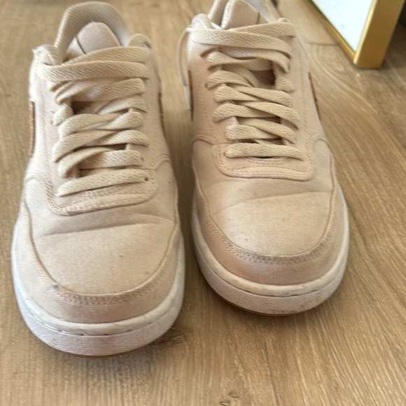 Shoes - Picture 2 of 6